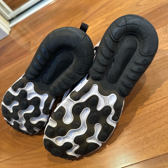 Nike Airmax 270 React Black Pink Bleached Coral - Picture 6 of 10